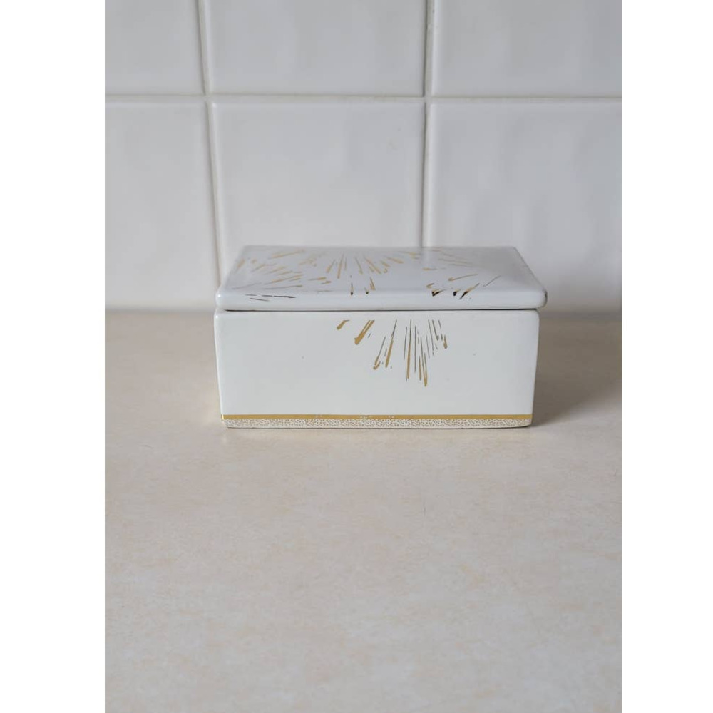 Set of Four White and Gold Trinket Boxes Porcelain 2 Vintage - Picture 8 of 14